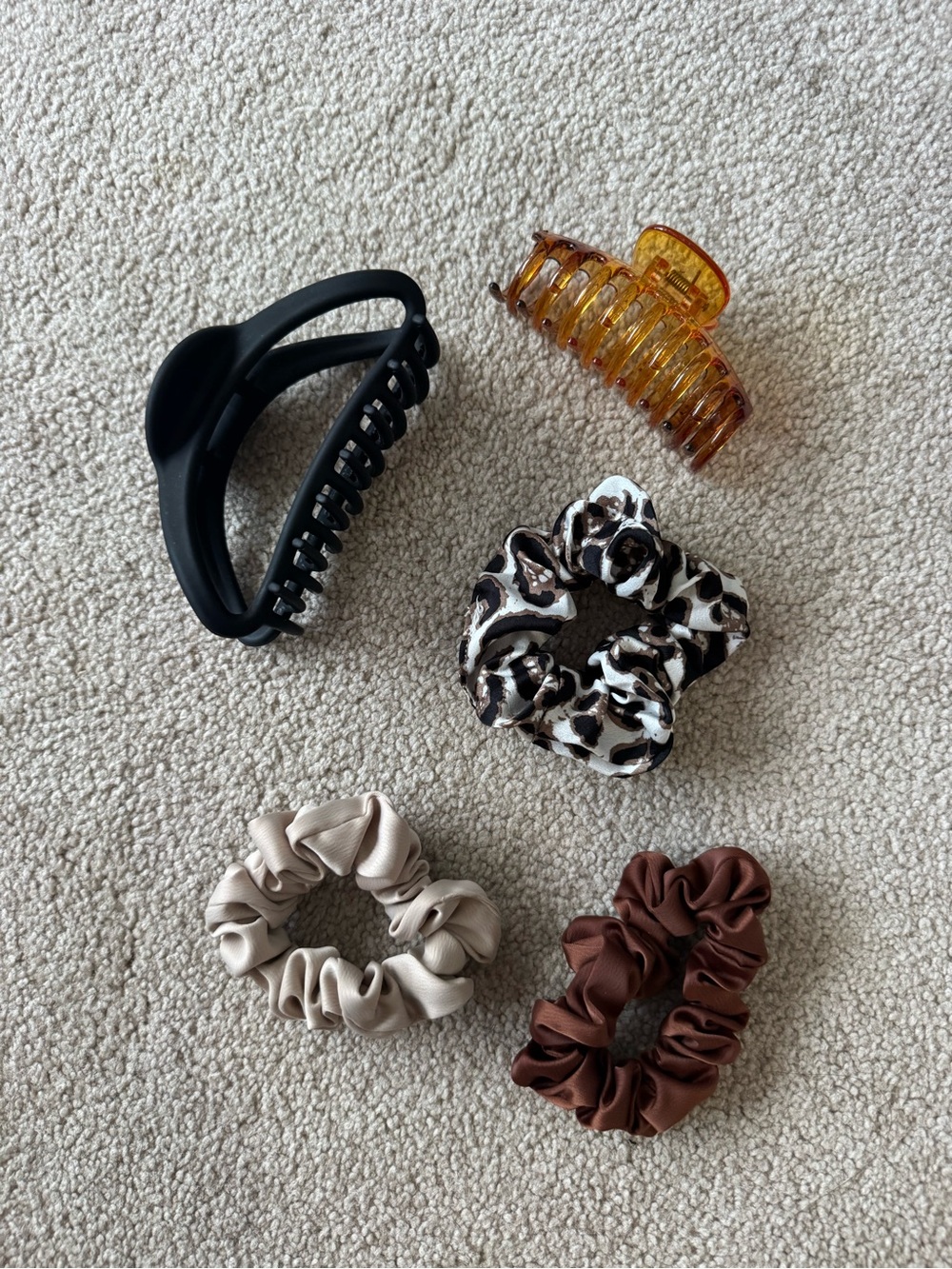 5pc Claw Clip & Scrunchie Hair Accessories Bundle